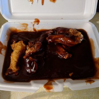 Tony's Pizzeria - Are you kidding with this? How much effort is it to actually toss the chicken wings in the sauce? Practically inedible.  Get it together. - Pizza Near Me - Utica, New York