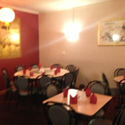 Lee How Fook Restaurant - Dining room.