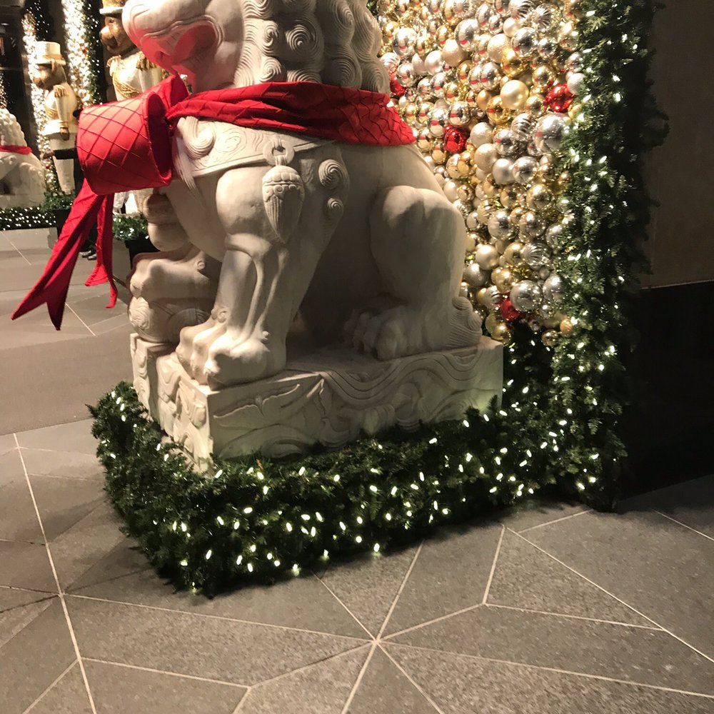 The Peninsula Chicago - The famous Lions - Hotels Near Me - Chicago, Illinois The Peninsula Chicago - The famous Lions - Hotels Near Me - Chicago, Illinois