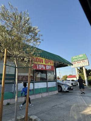 Banh Mi & Che Cali by null