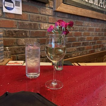 LB Social - Wine Bars Near Me - Long Beach, New York