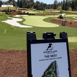 Putting course and sign with course layout