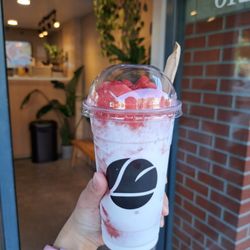 Mr. Chu Tea & Coffee - Strawberry slush
