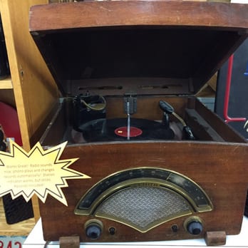Colorado Antique Gallery - Or how about $250 for a "vintage" 1960 wood turntable?  I don't think so. - Antiques Near Me - Littleton, Colorado
