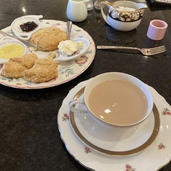 Vermont Tea House - Darjeeling with apricot-walnut scones, clotted cream, lemon curd, and jelly. - Tea Rooms Near Me - Chester, Vermont