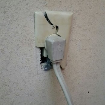 GuestHouse St. Joseph - Dangerous outlet with exposed, broken cover. - Hotels Near Me - St. Joseph, Missouri GuestHouse St. Joseph - Dangerous outlet with exposed, broken cover. - Hotels Near Me - St. Joseph, Missouri