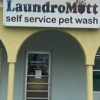 Laundromutt - Front door- easy to find off Government St. In Ocean Springs MS - Pet Groomers Near Me - Ocean Springs, Mississippi