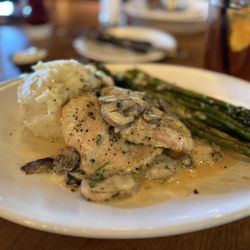 BJ's Restaurant & Brewhouse - New Sal's Brewhouse Chicken