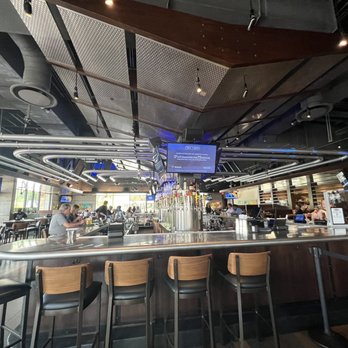Yard House - Inside - New American Near Me - Orlando, Florida