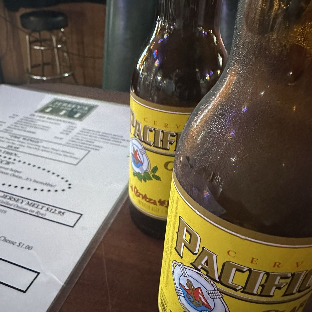 Jersey's Bar & Grill - Bottled beers - Dive Bars Near Me - Redondo Beach, California
