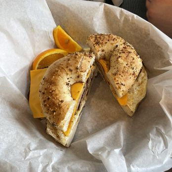 Bluffington's Cafe - Cafes Near Me - Lake Bluff, Illinois