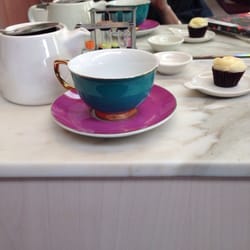 Dry & Tea - My treat: afternoon tea with a petal cupcake YUM!