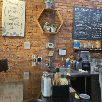 Sleepy Bee Cafe - Oakley - Bar seat - Breakfast & Brunch Near Me - Cincinnati, Ohio Sleepy Bee Cafe - Oakley - Bar seat - Breakfast & Brunch Near Me - Cincinnati, Ohio