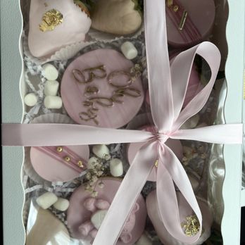 La Casa Dulce - Congrats sweets box for baby girl - Custom Cakes Near Me - Downey, California La Casa Dulce - Congrats sweets box for baby girl - Custom Cakes Near Me - Downey, California
