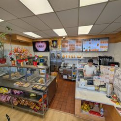 Mom's Pho & Banh Mi - Inside