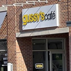 Gussy's Cafe - Outside