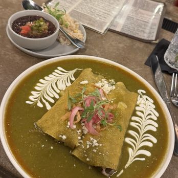 Luna Bistro Cafe - Enchiladas suizas 10/10 - New American Near Me - Long Beach, California