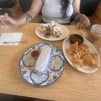 Delia's Restaurant - Breakfast burrito and sopes - Mexican Near Me - Los Angeles, California Delia's Restaurant - Breakfast burrito and sopes - Mexican Near Me - Los Angeles, California