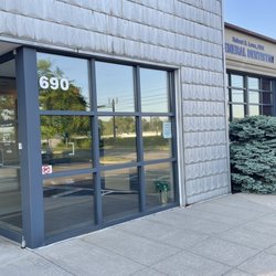 Robert B Lowe, DDS - Entrance to 690