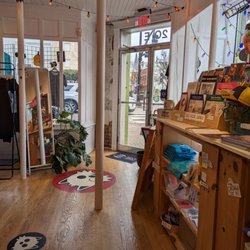 Munjo Munjo - Inside the store