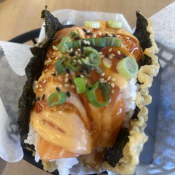 Happy Sushi Yester Oaks location - Salmon sushi taco - Sushi Bars Near Me - Mobile, Alabama