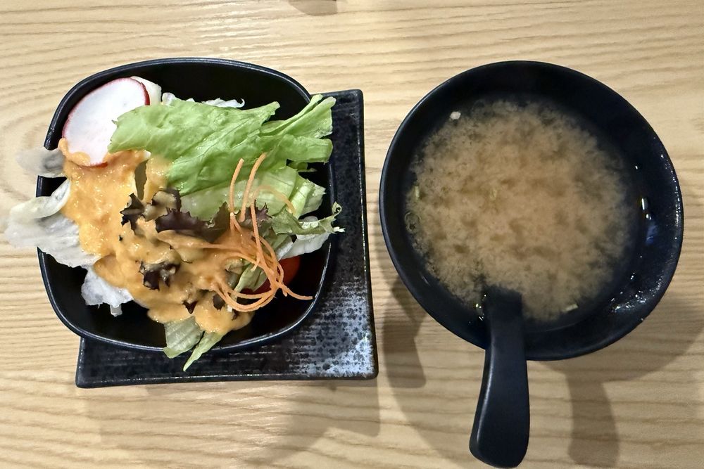 Umami Sushi & Ramen Bar Logo