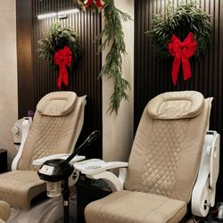 Curve Nail Studio - Relaxing pedicure station