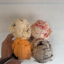 Grammie's Ice Cream - Ice cream flight (4 scoops) $8: strawberry cheesecake, cookies n cream, butter pecan, orange pineapple (instagram: @issa.cheatday)
