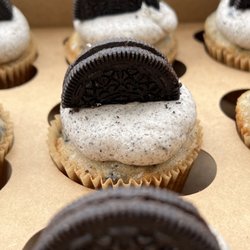 Blackbird Bakeshoppe - Cookies and Cream Cupcakes