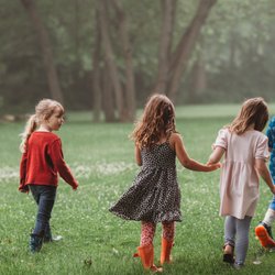 Sea Rose Montessori Co-Op School - Enjoying time in nature with friends