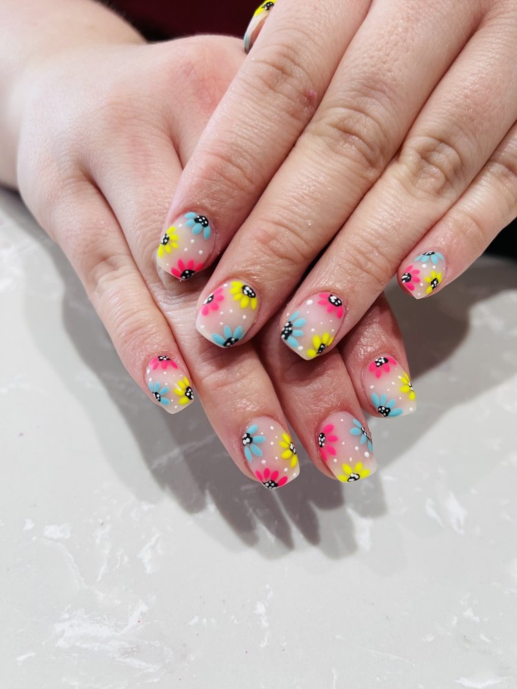 Sofi Nails & Spa Logo