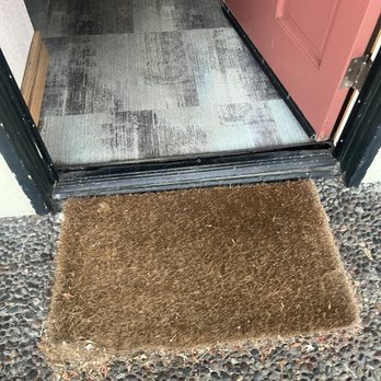 Cavalier Oceanfront Resort - Dirty entrance and carpet - Resorts Near Me - San Simeon, California Cavalier Oceanfront Resort - Dirty entrance and carpet - Resorts Near Me - San Simeon, California