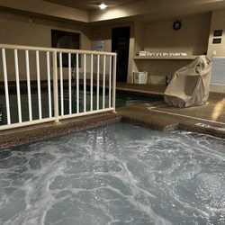 Comfort Suites Stevensville - St. Joseph - Hot tub/ pool area, not huge but decent.
