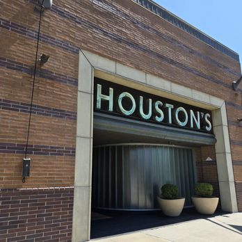 Houston's Restaurant - outside - American Near Me - Hackensack, New Jersey