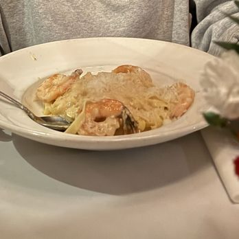 Frankie's - Fettuccine Alfredo with shrimp - Italian Near Me - Los Angeles, California Frankie's - Fettuccine Alfredo with shrimp - Italian Near Me - Los Angeles, California