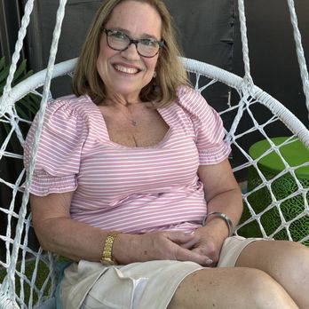 Beach Bowls - Swings outside in the shade - Coffee & Tea Near Me - Beaufort, North Carolina Beach Bowls - Swings outside in the shade - Coffee & Tea Near Me - Beaufort, North Carolina