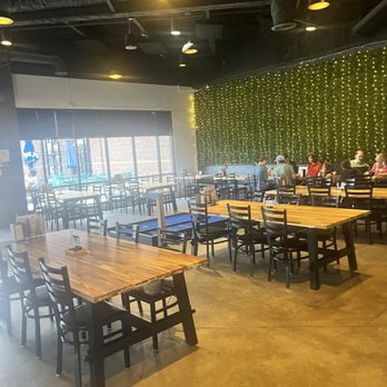 Craft Putt - Interior - Beer Bar Near Me - Overland Park, Kansas