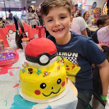 Chuck E. Cheese - Pizza Near Me - Huntington Beach, California