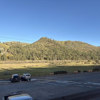 Molly Butler Lodge - Patio view - Hotels Near Me - Greer, Arizona