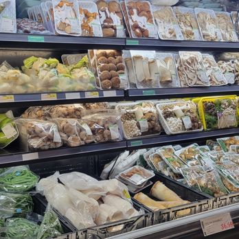 H Mart - Diamond Bar - Mushrooms - Grocery Near Me - Diamond Bar, California