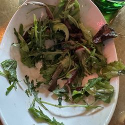 L'Osteria - Salat lieblos und ohne Geschmack, aber Sauce in Ordnung
