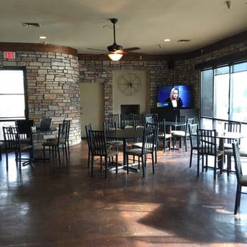 Mulligans Grill - Dining area. Huge Windows that look out onto the golf course. - American Near Me - Gilbert, Arizona
