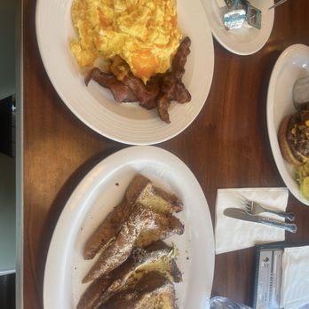 Cozy Corner - 3 X 4 French Toast - Burgers Near Me - Chicago, Illinois Cozy Corner - 3 X 4 French Toast - Burgers Near Me - Chicago, Illinois