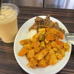 Charlies Take Away - Rendang, Gule chicken and tofu plus Mango Lasi.