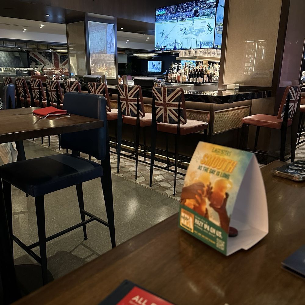 Gordon Ramsay Burger - Bar and lots of seating - Burgers Near Me - Las Vegas, Nevada Gordon Ramsay Burger - Bar and lots of seating - Burgers Near Me - Las Vegas, Nevada