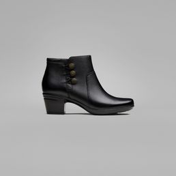 clarks outlet near me