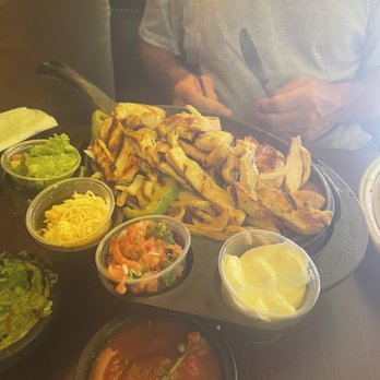 Los Mariachis - Chicken Fajitas - Mexican Near Me - Red Bluff, California