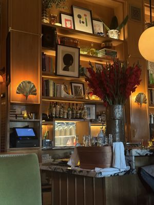 Bar Cecil by null