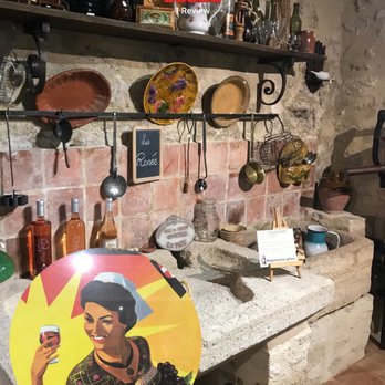 Caveau du Vacqueyras - Beer, Wine & Spirits Near Me - Vacqueyras, 84
