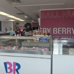 Baskin Robbins - Inside